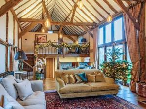 Luxury Farm House with Heated Pool & Jacuzzi