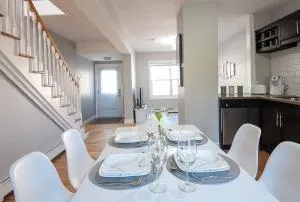 Downtown Steps to Holland College - Georgetown