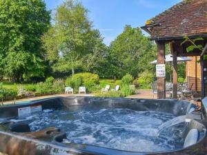 Luxury Farm House with Heated Pool & Jacuzzi
