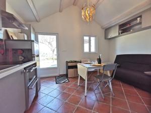 Maison rénovée avec grand jardin à Polignac - FR-1-582-351