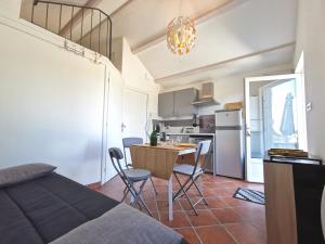 Maison rénovée avec grand jardin à Polignac - FR-1-582-351