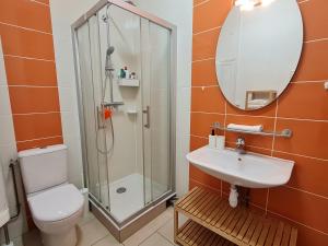 Maisons de vacances Gite Bonny-sur-Loire, 5 pieces, 8 personnes - FR-1-590-261 : photos des chambres