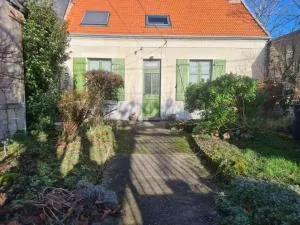 Suite Familiale Privatisée avec Petit Déjeuner, Salon et Chambres au 1er Étage - FR-1-591-396 - Villedieu-sur-Indre