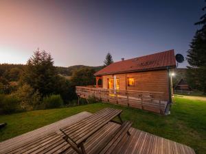 Maisons de vacances Chalet familial confortable avec spa, proche Gerardmer et station de ski, ideal ete et hiver. - FR-1-589-469 : photos des chambres