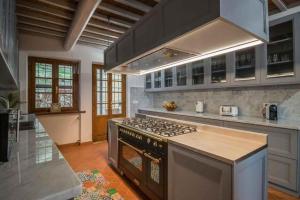 Villa Le Querce by Nicola Real Estate