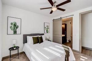 Modern CozySuites on the Town Lake waterfront 18