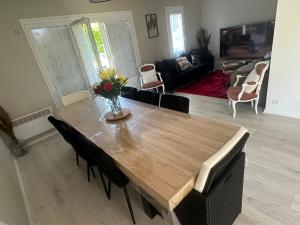 Gîte 10 pers. avec jardin à 200m des commerces, proche Loire et forêt dOrléans - FR-1-590-281