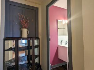 B&B / Chambres d'hotes Guestroom Le Puy-en-Velay, 2 pieces, 2 personnes - FR-1-582-468 : photos des chambres