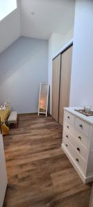 Maisons de vacances Modern, spacious 2 bed riverfront apartment with pool for 4-6 people : photos des chambres