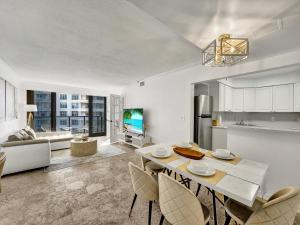 Cute Ocean View Condo Beach Service 1217