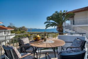 Deluxe Seaside Condo for 6