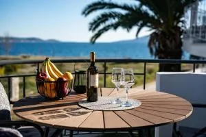 Deluxe Seaside Condo for 6 - 伊利亚