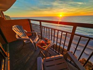 Absolutely Stunning! Newly Renovated King Suite with LED Fireplace - Landmark Resort 1030