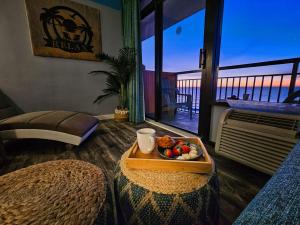 Absolutely Stunning! Newly Renovated King Suite with LED Fireplace - Landmark Resort 1030