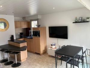 Les pieds dans l eau accès à la plage depuis la résidence