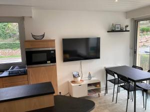 Les pieds dans l eau accès à la plage depuis la résidence