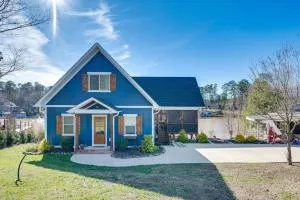 Lakefront New London Retreat with Dock and Hot Tub! - Pooletown