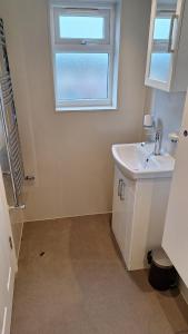 NEW 2 bedrooms with private ensuite bathrooms near Heathrow