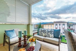 Serenity Vista Penthouse with Terrace in the City