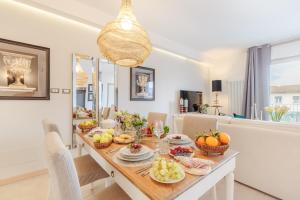 Serenity Vista Penthouse with Terrace in the City