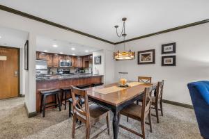 Modern 2BR Condo Near Ski Lift Walk Everywhere