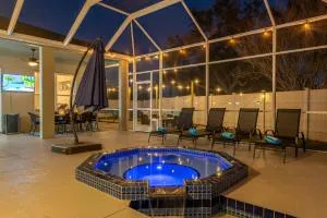A Wave From it All! Pet friendly, Private heated pool home with fire pit! - Lorraine
