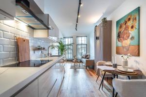 CanalView Luxury Apartment