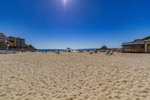 Beautiful flat in the building Balcon del Mar, on the first line of La Cala beach, pool and garage