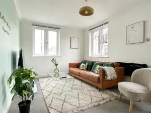 Luxury 2 Bedroom City Centre Apartment - Secure Parking - Amazing location! - 惠茨特布尔