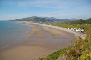 South View Cottage with Terrace and Coastal Views
