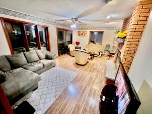 Luxury 2BR home in Newmarket