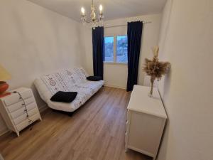 Appartement F3 traversant avec 2 terrasses et parking