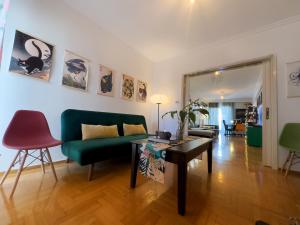 Spacious Artistic Flat With Private Parking