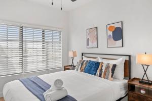 TWO Bright CozySuites Apartment Downtown Chandler 06 & 07