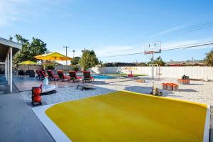 Cactus Cove Golf Pool Fitness!