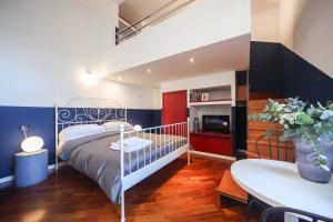 Studio - Split Level room in Salotto Borbonico