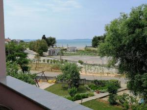 Apartment in Zaton (Zadar) with sea view, loggia, air conditioning, Wi-Fi (4810-4)