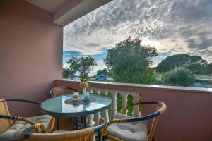 Holiday apartments in Zaton (Zadar) mit Meerblick, Loggia, Air-conditioning, W-LAN (4810-3)