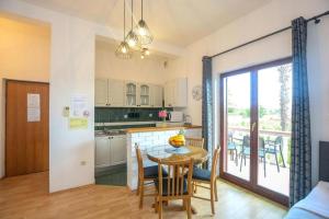 Ferienwohnung in Zaton (Zadar) mit Meerblick, Balcony, Air conditioning, W-LAN (4810-1)