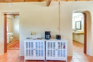 Near Hiking and Skiing Mora Cottage with Mtn Views