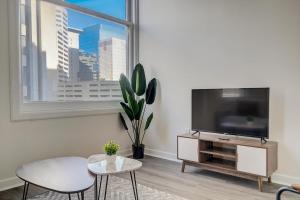 CozySuites - 2BR with Direct Skybridge Access #2