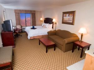 King Room with King Bed - Non-Smoking room in Hampton Inn & Suites Farmington