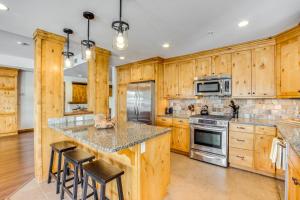 Suncadia Resort Condo with Seasonal Pool Access!