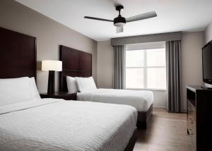 One-Bedroom Queen Suite with Two Queen Beds - Non-Smoking room in Homewood Suites by Hilton Carle Place
