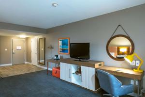 Queen Room with Two Queen Beds - Mobility Access/Non-Smoking room in Hampton Inn and Suites Jamestown