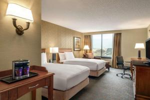 Double Room with Two Double Beds - Disability Access with Bathtub/Non-Smoking room in DoubleTree by Hilton Hotel & Executive Meeting Center Somerset