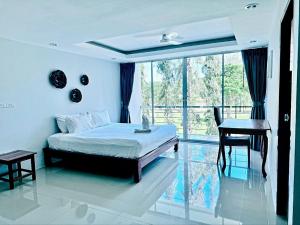4 bedrooms & bathroom for up to 12 guests 7kms to Patong beach at The Fairways golf villas
