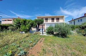 Family friendly seaside apartments Barbat, Rab - 22360 