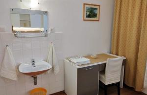 Family friendly seaside apartments Barbat, Rab - 22360