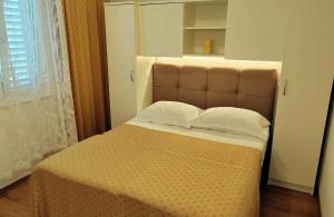 Family friendly seaside apartments Barbat, Rab - 22360